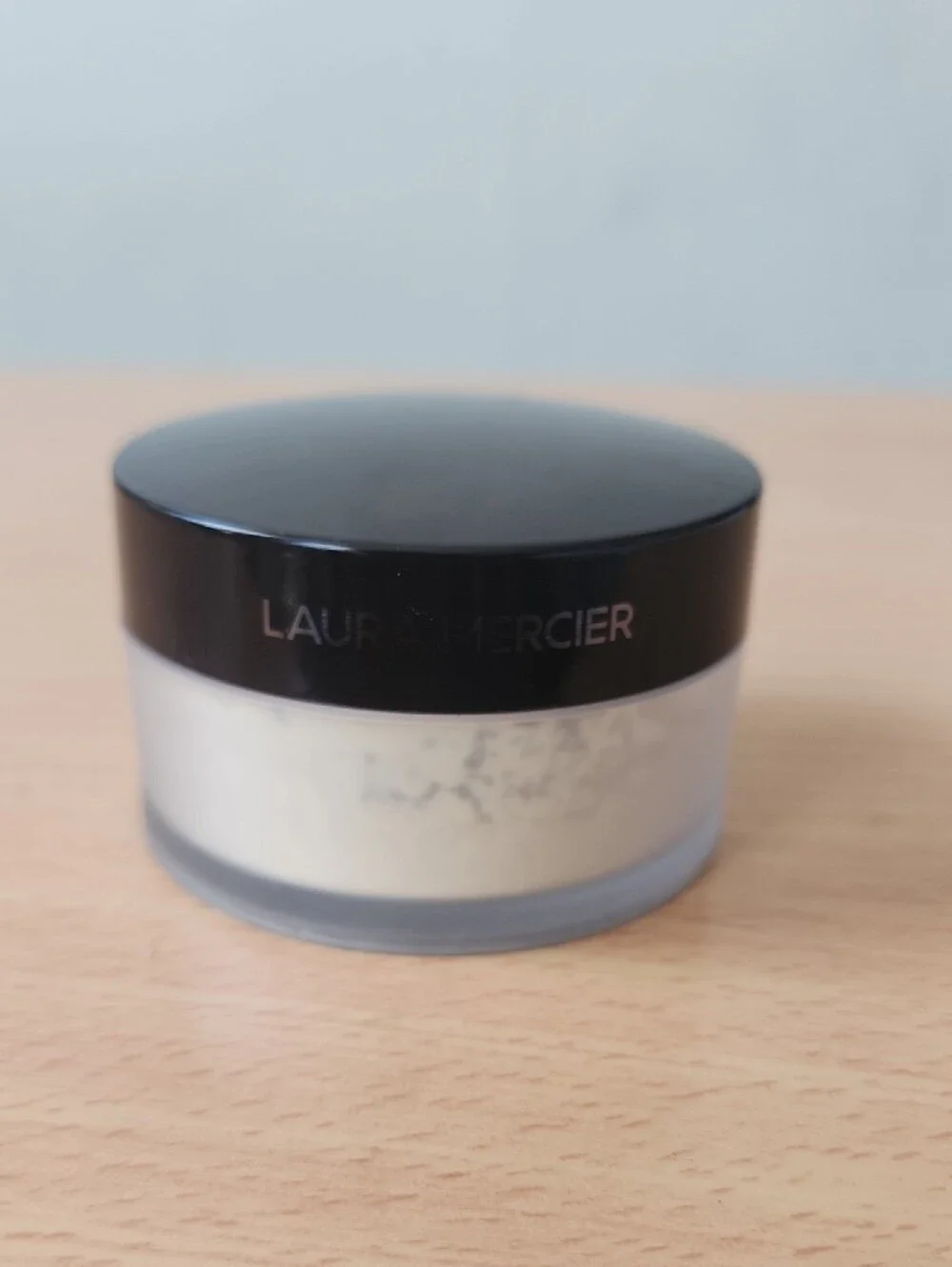 laura mercier Loose Setting Powder in White-Cream Jar. New Without Box